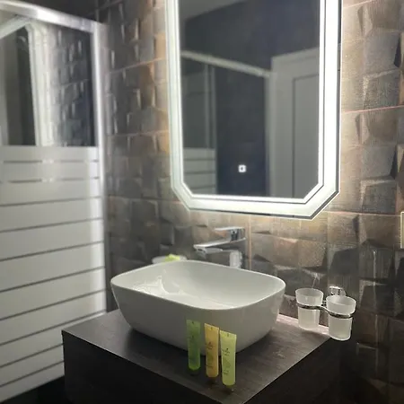 Olive Grand 8 To 10 Guests Balcony Parking Apartment *